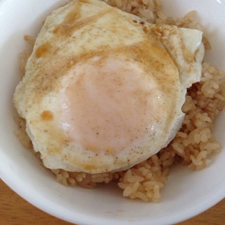 バター醤油ごはんに☆のっけ目玉焼きご飯☆